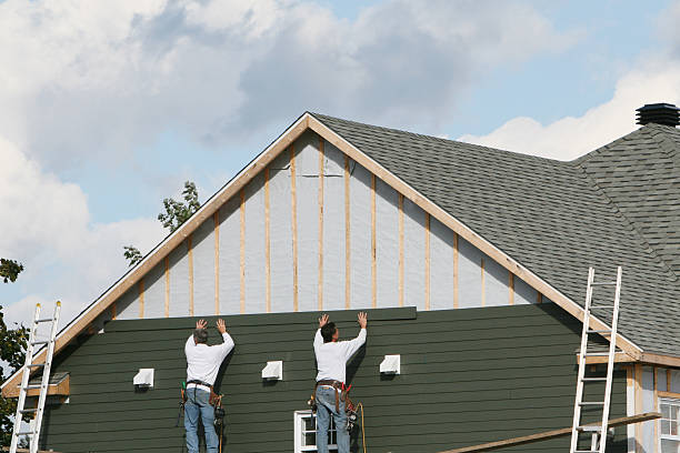 Professional Vinyl Siding technician working in Burnham, IL